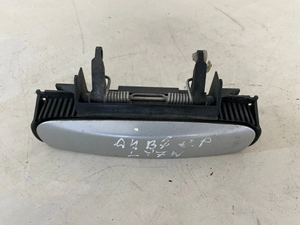 Tagaukse välimine käepide 4B0839885