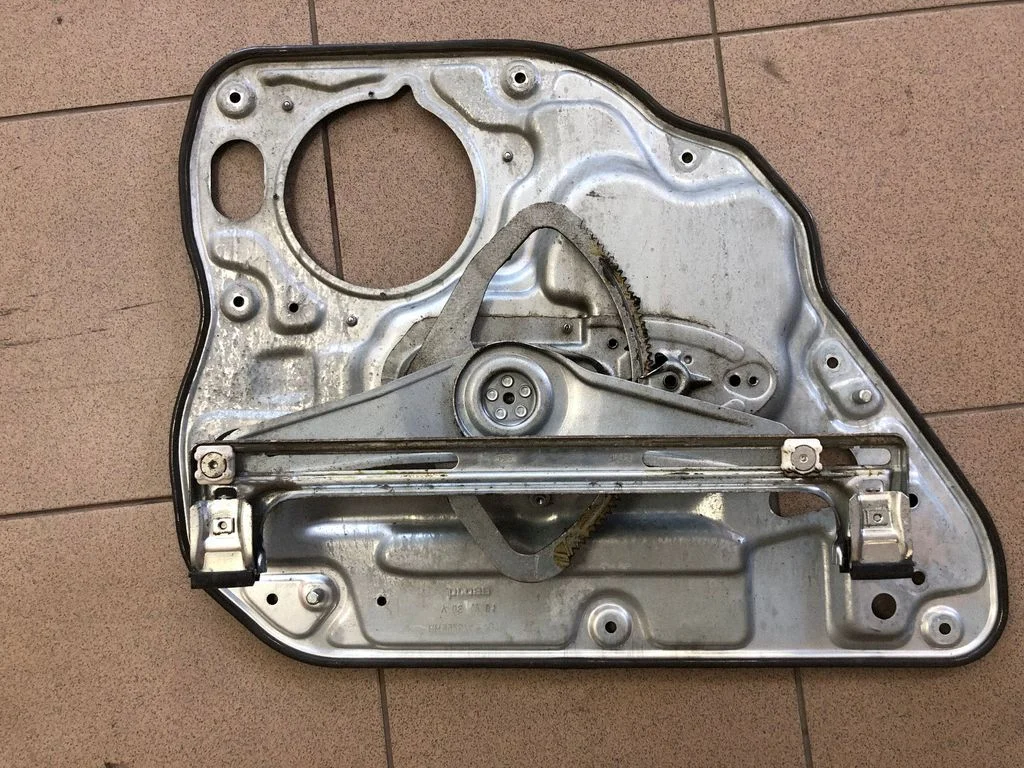 Galinio el. lango pakėlimo mechanizmas be varikliuko