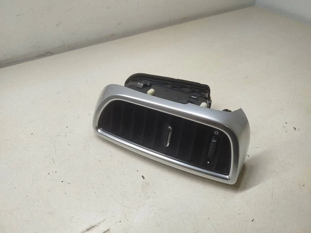 Dash center air vent grill – Porsche Cayenne (92A) (2010-2017)