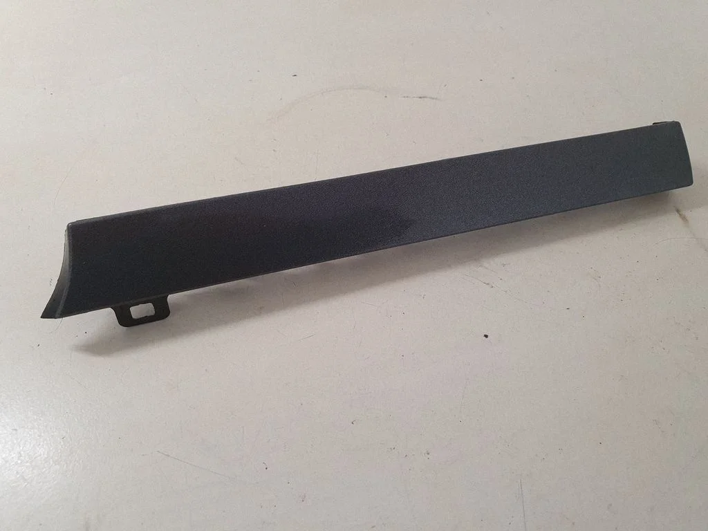 Dashboard glove box trim – Volkswagen Touran I (2003-2010)