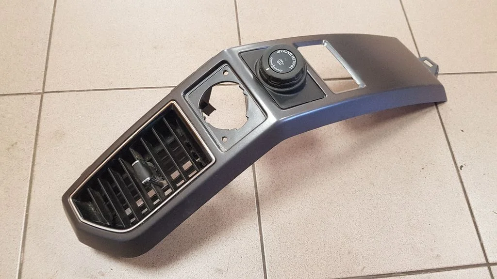 Dashboard side air vent grill/cover trim GL3B15045J79