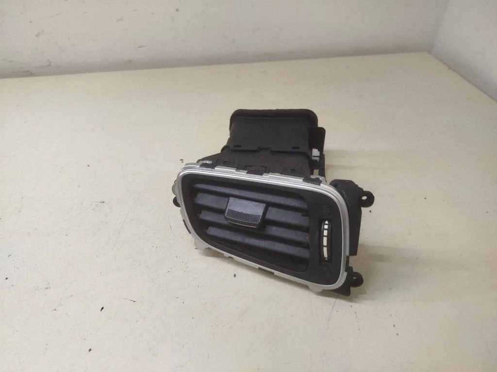 Dashboard side air vent grill/cover trim 97490A4900