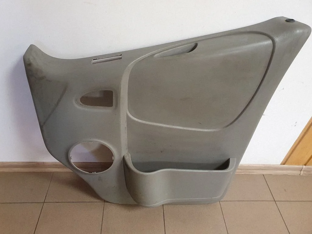 Eesmiste uste sisevooder – Opel Vivaro (2001-2014)