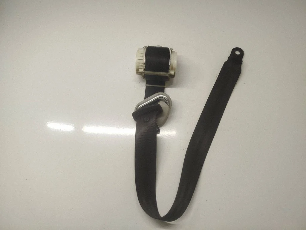 Rear seatbelt – Volkswagen Transporter - Caravelle T5 (2003-2015)