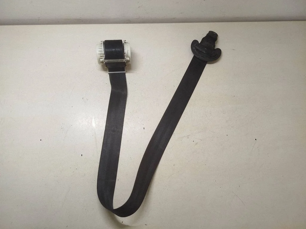 Rear seatbelt – Volkswagen Transporter - Caravelle T5 (2003-2015)
