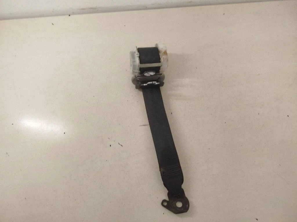 Rear seatbelt 7M7450