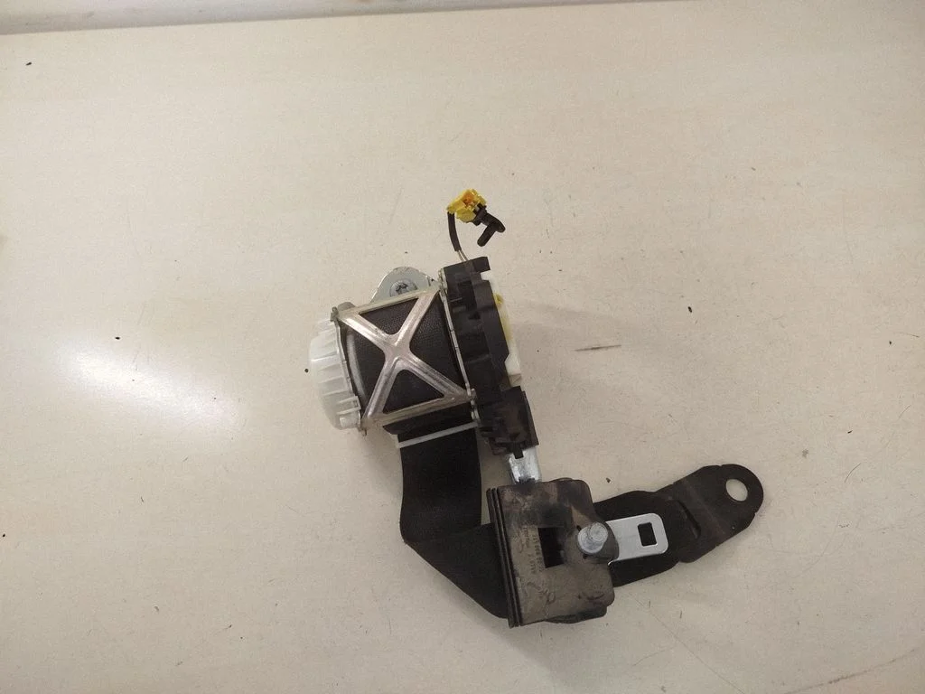 Rear seatbelt A2518600685