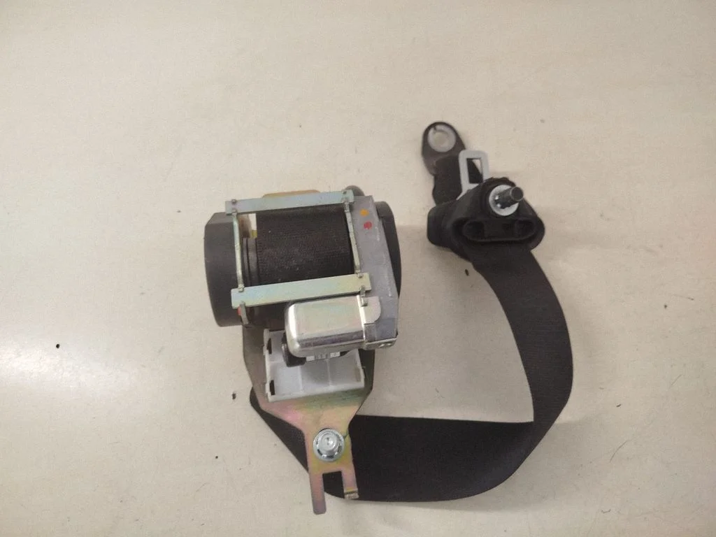 Rear seatbelt 620570300