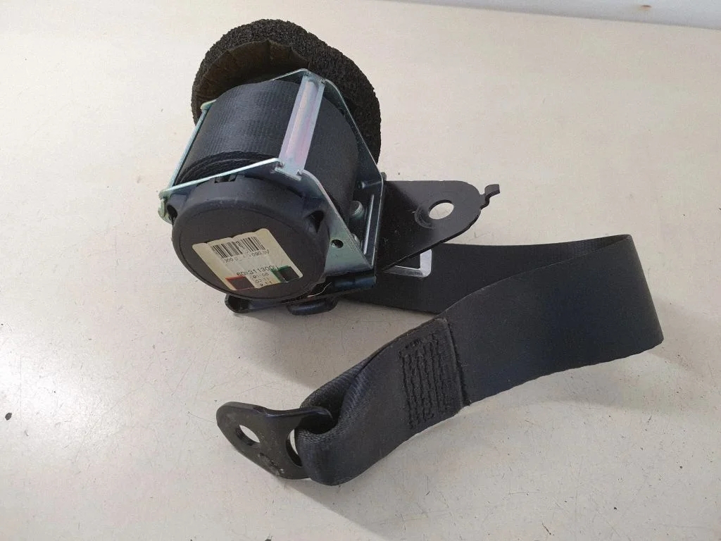 Rear seatbelt 609311300B