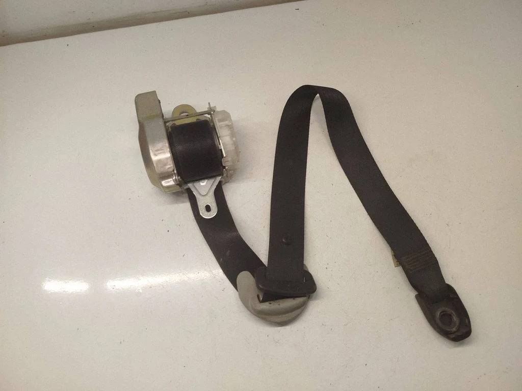 Front seatbelt 7P2140