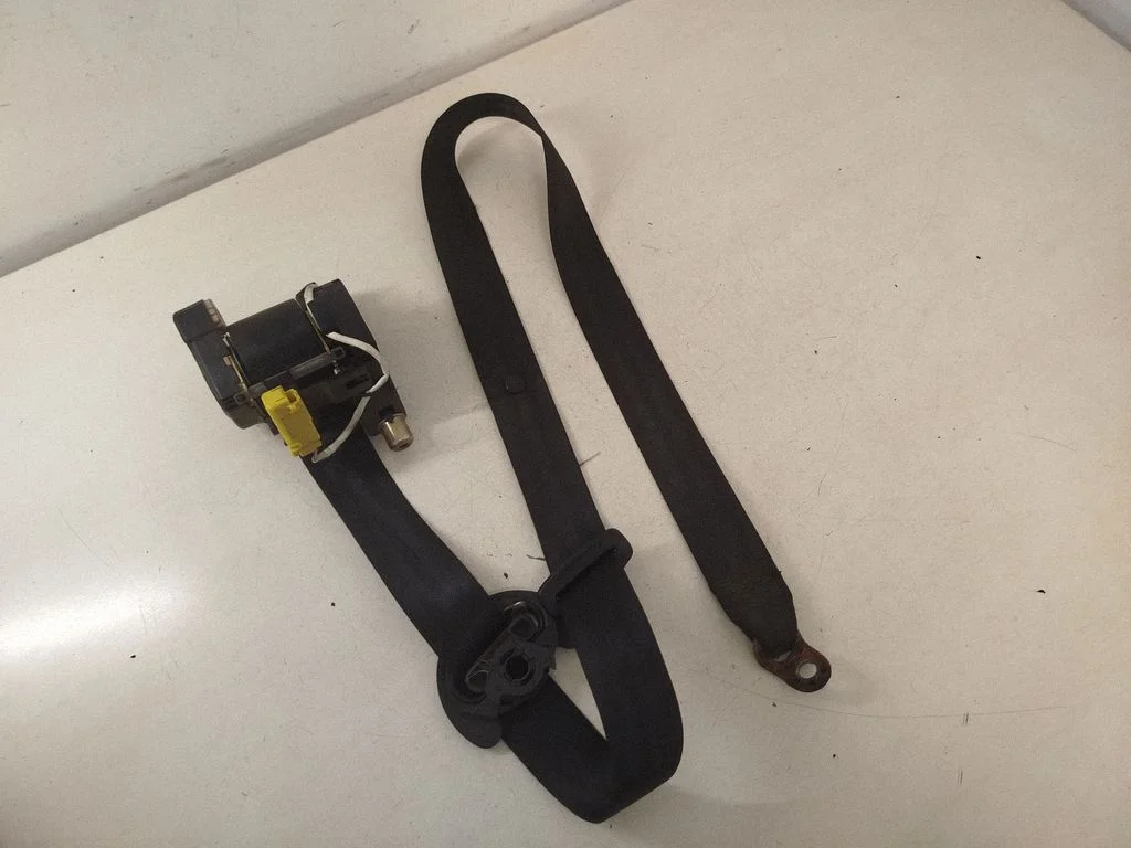 Front seatbelt 7H5857806E