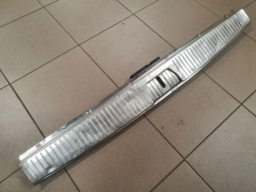 Pagasiruumi läve kaitseviimistlus A2116900089