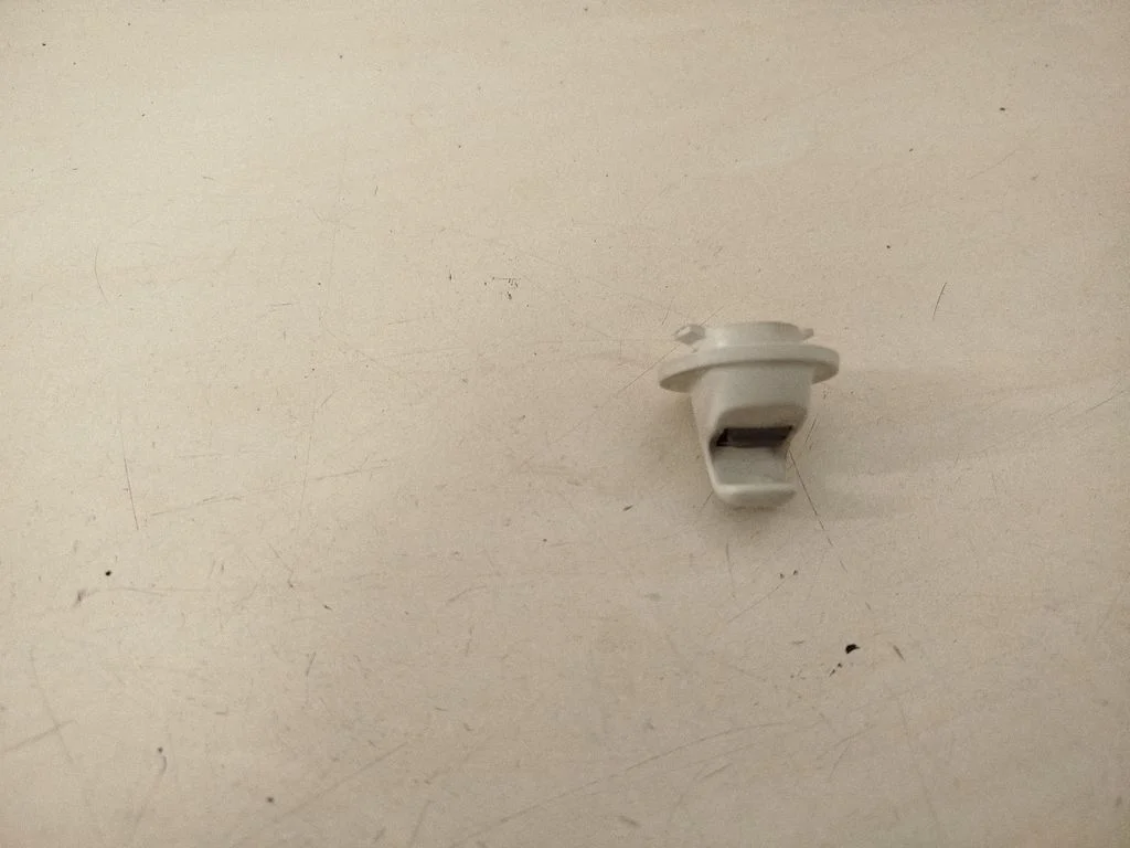 Sun visor clip/hook/bracket 5G0857561B