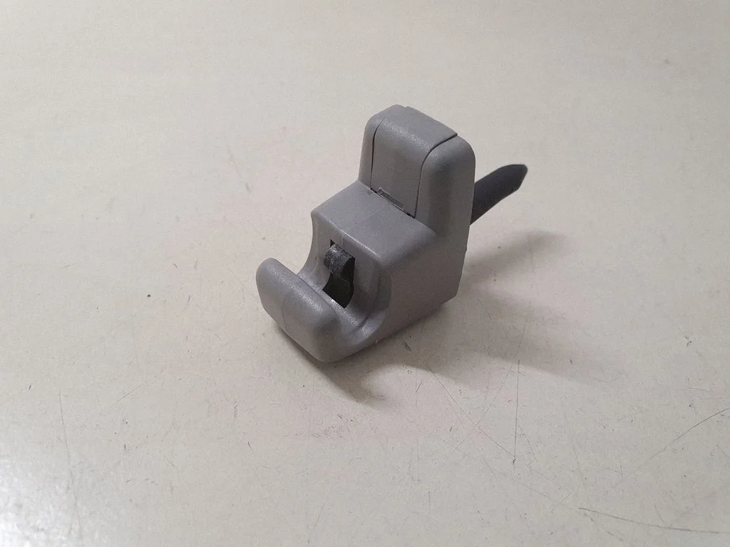 Sun visor clip/hook/bracket