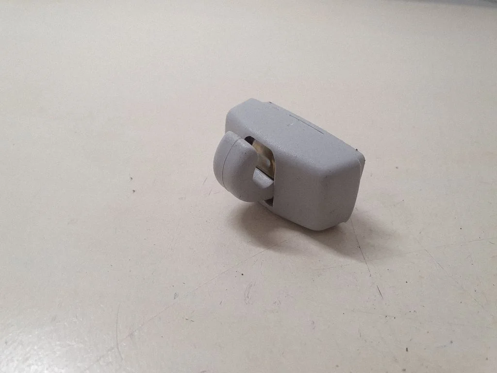 Sun visor clip/hook/bracket 3B0857561B