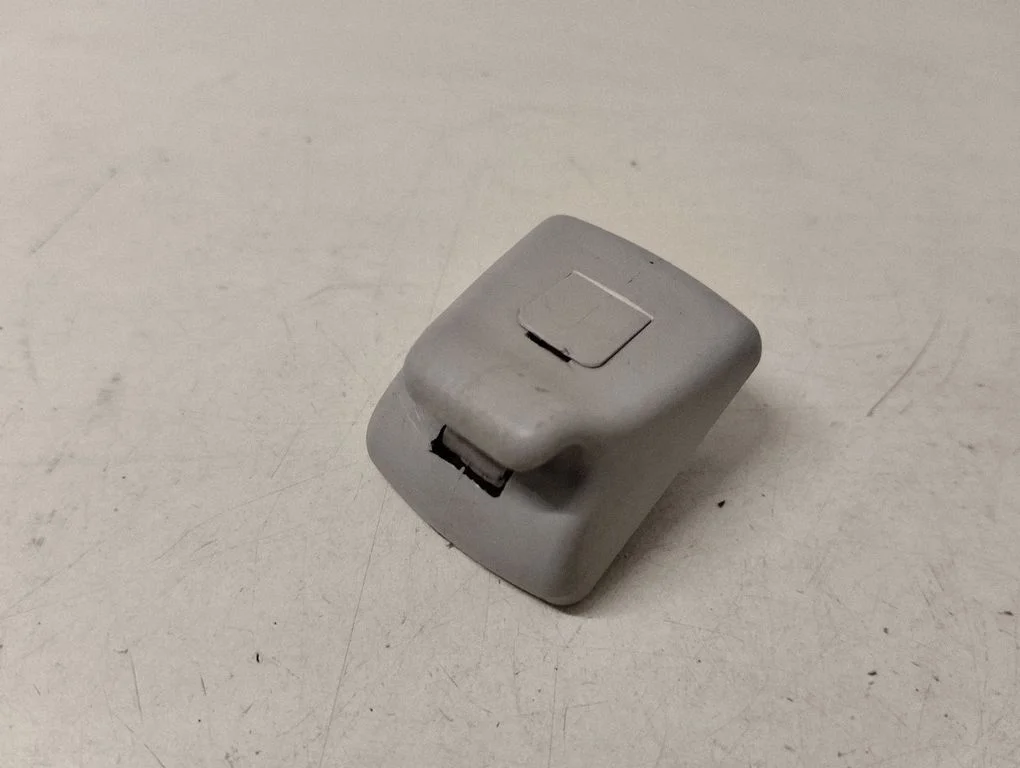 Päikesesirmi kinnitusklamber – Ford Focus C-MAX (2003-2010)