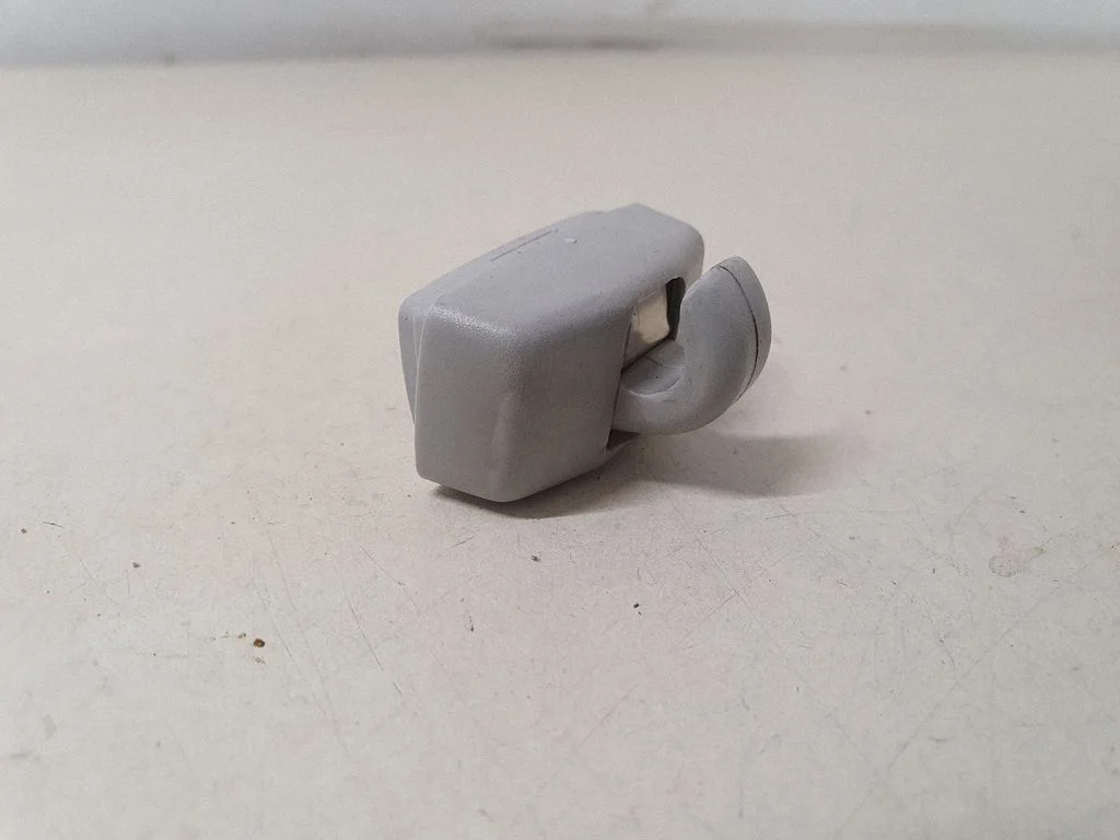 Sun visor clip/hook/bracket 3B0857561B