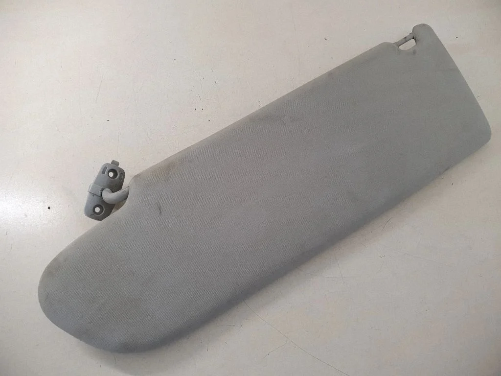 Sun visor – right