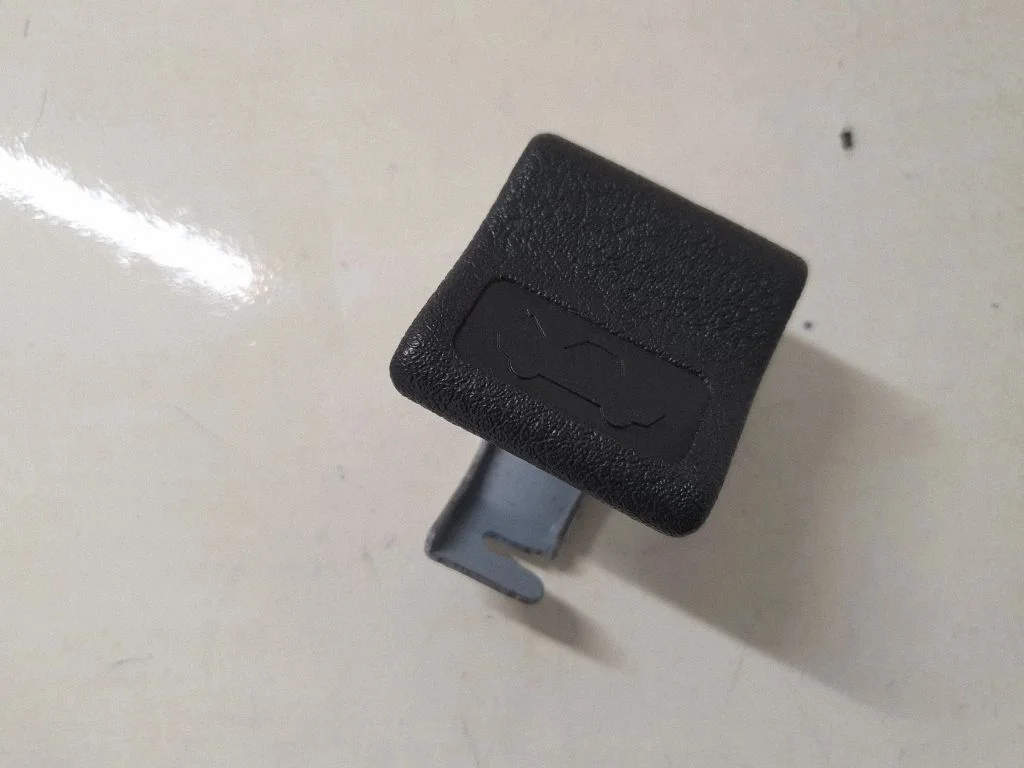 Engine bonnet (hood) release handle