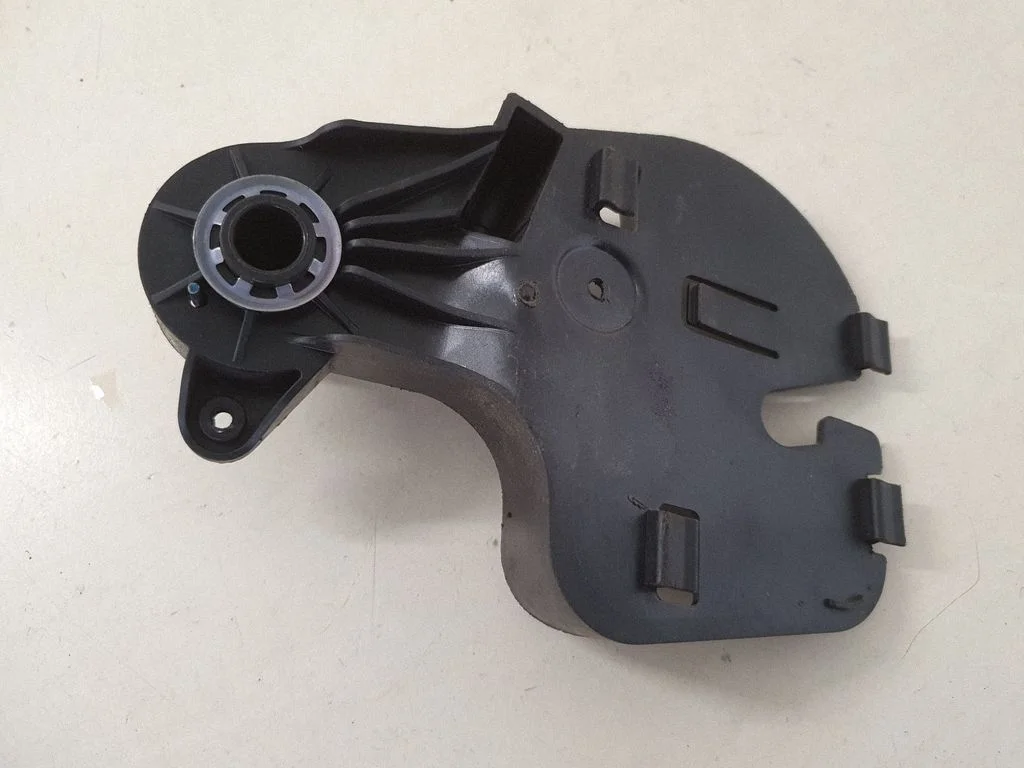 Engine bonnet (hood) release handle 8T2823633