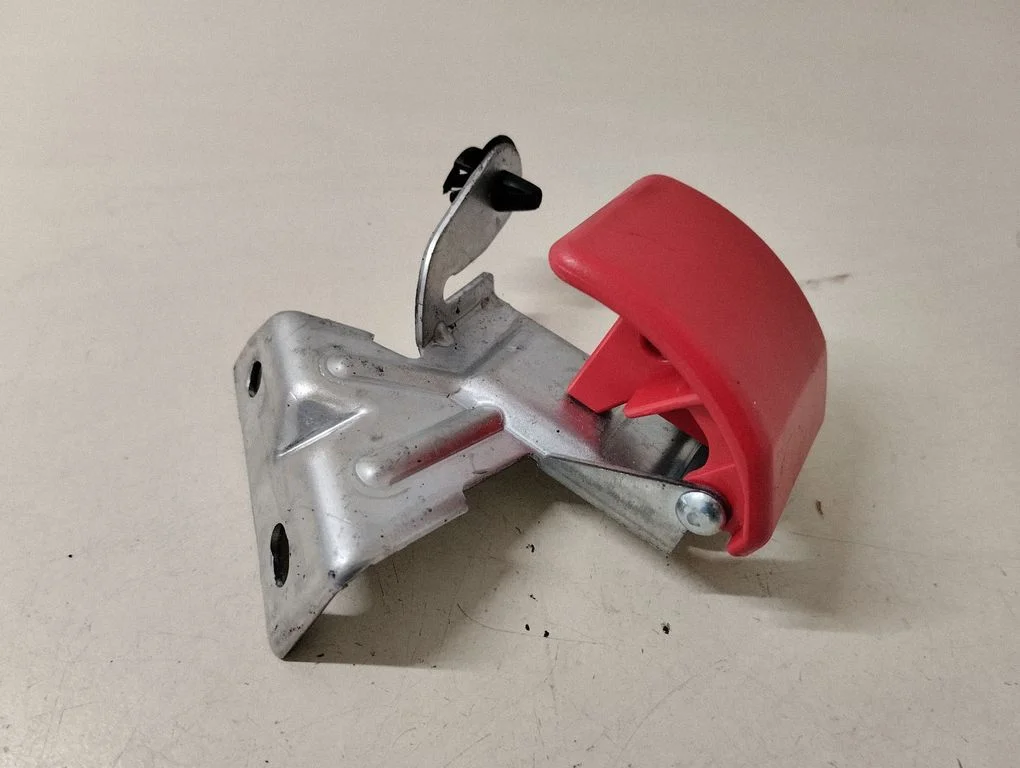 Engine bonnet (hood) release handle – Volvo C30 (2007-2010)