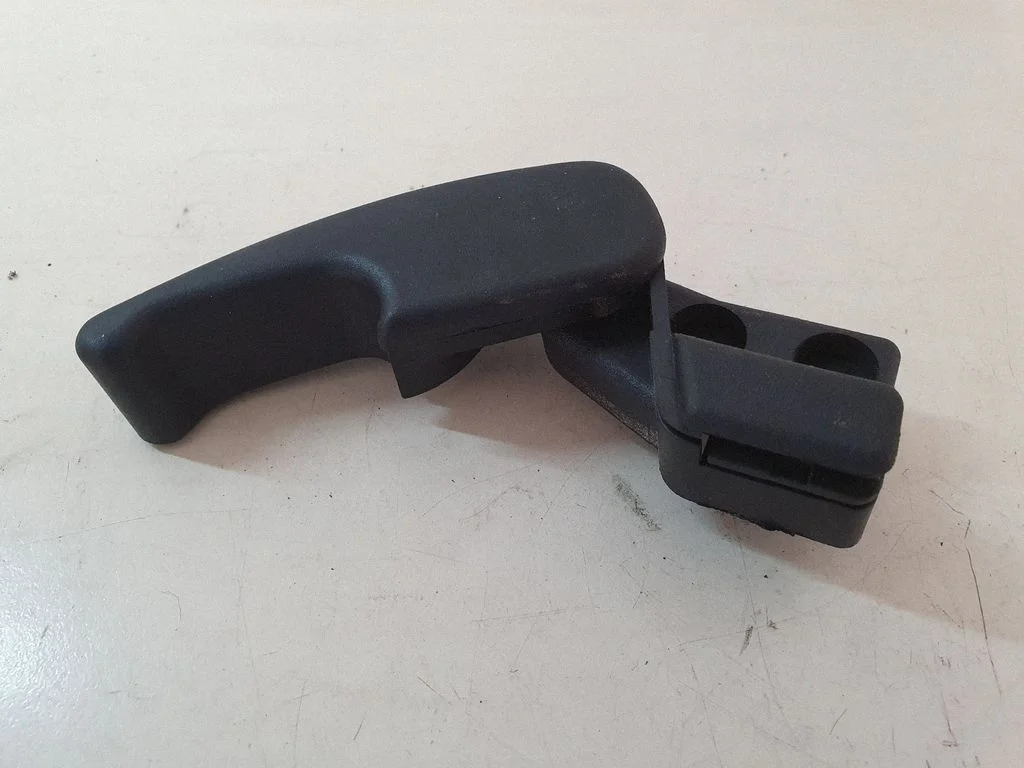Engine bonnet (hood) release handle 1H1823533