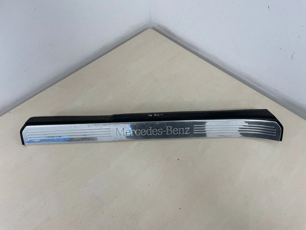 Priekšējā sliekšņa apdare (iekšējā) A2216800135
