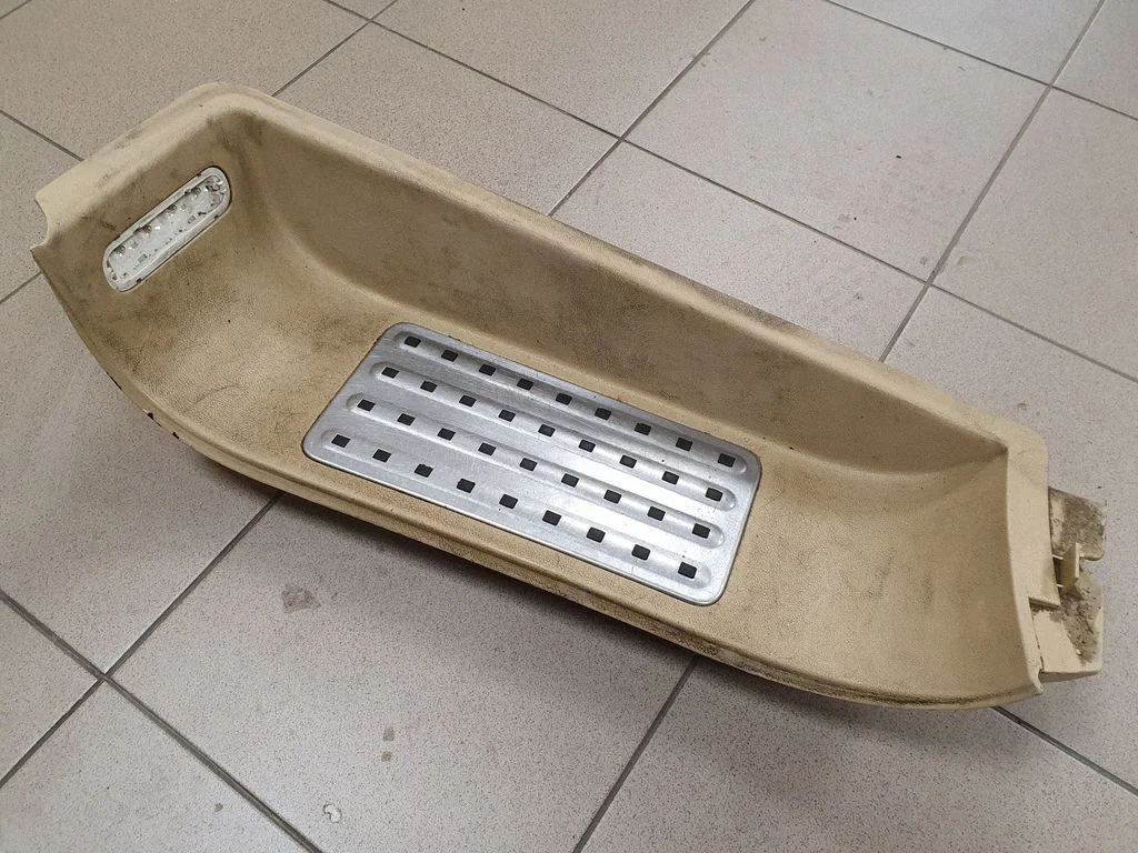 Priekinio slenksčio apdaila (vidinė)