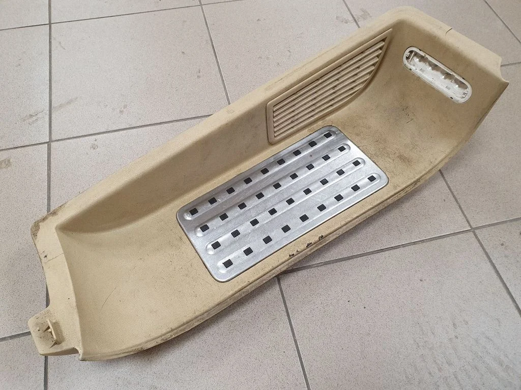 Priekinio slenksčio apdaila (vidinė)