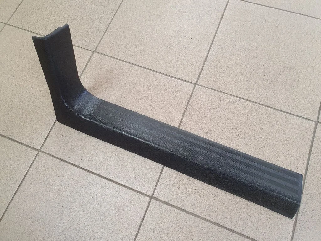 Front sill trim cover 4D1864614