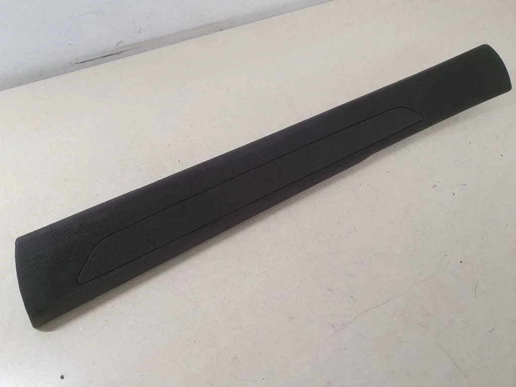 Front sill trim cover 7284558