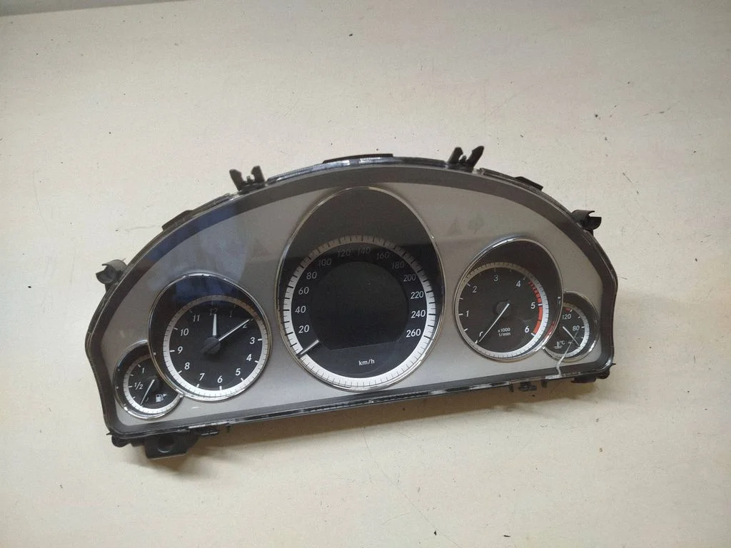 Speedometer (instrument cluster) A2129004904
