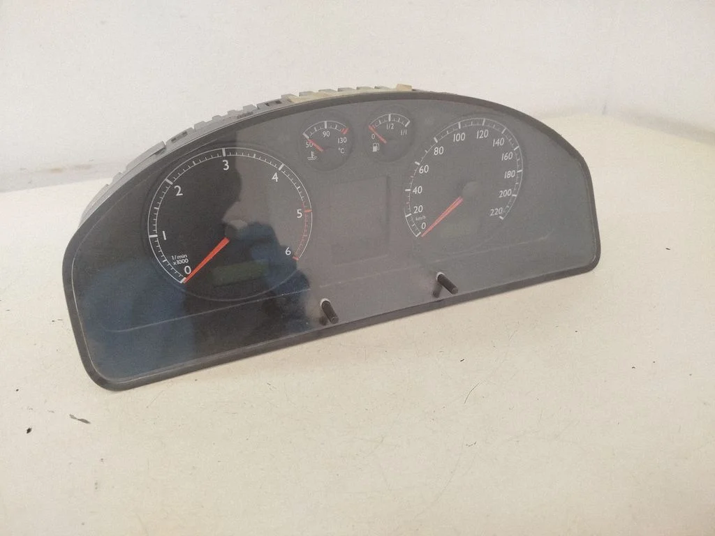 Speedometer (instrument cluster) – Volkswagen Multivan T5 (2003-2015)