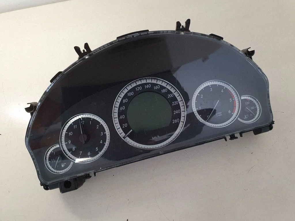 Speedometer (instrument cluster) A2129005003