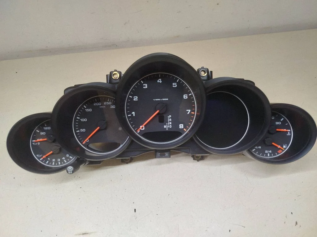 Speedometer (instrument cluster) – Porsche Cayenne (92A) (2010-2017)