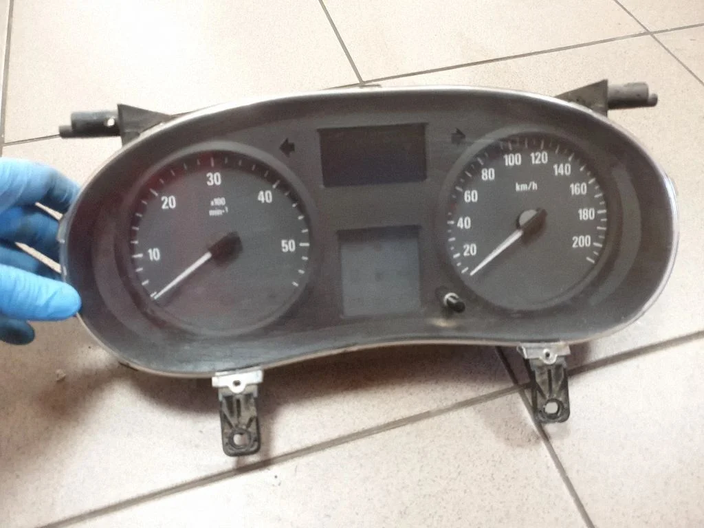 Speedometer (instrument cluster) – Opel Vivaro (2001-2014)