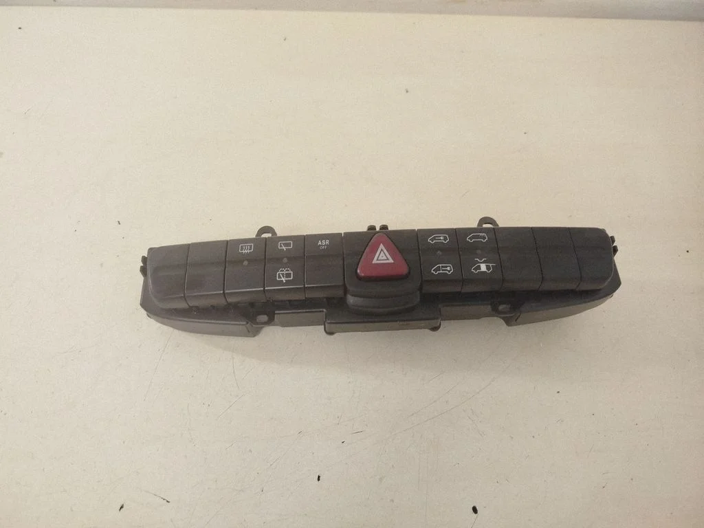 Hazard light switch – Mercedes-Benz Vito Viano W639 (2003-2014)