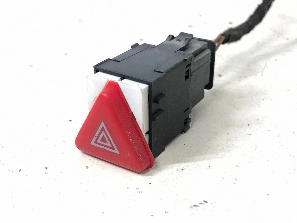 Hazard light switch 70579905