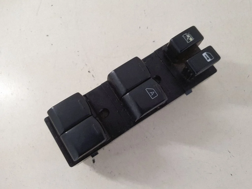 Elektrisko logu slēdzis 25401JH100