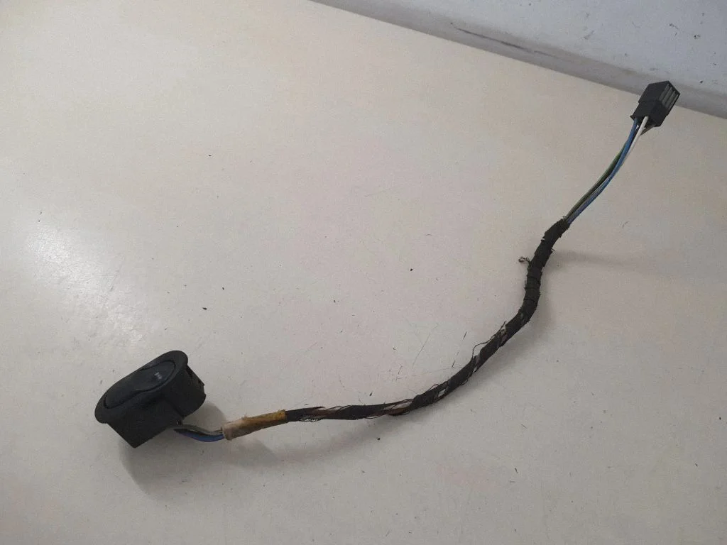 Elektrinių langų jungtukas