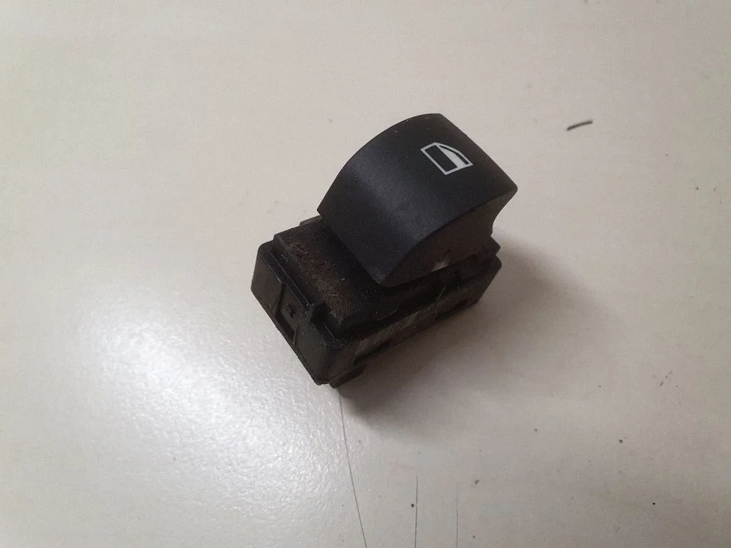 Elektrinių langų jungtukas