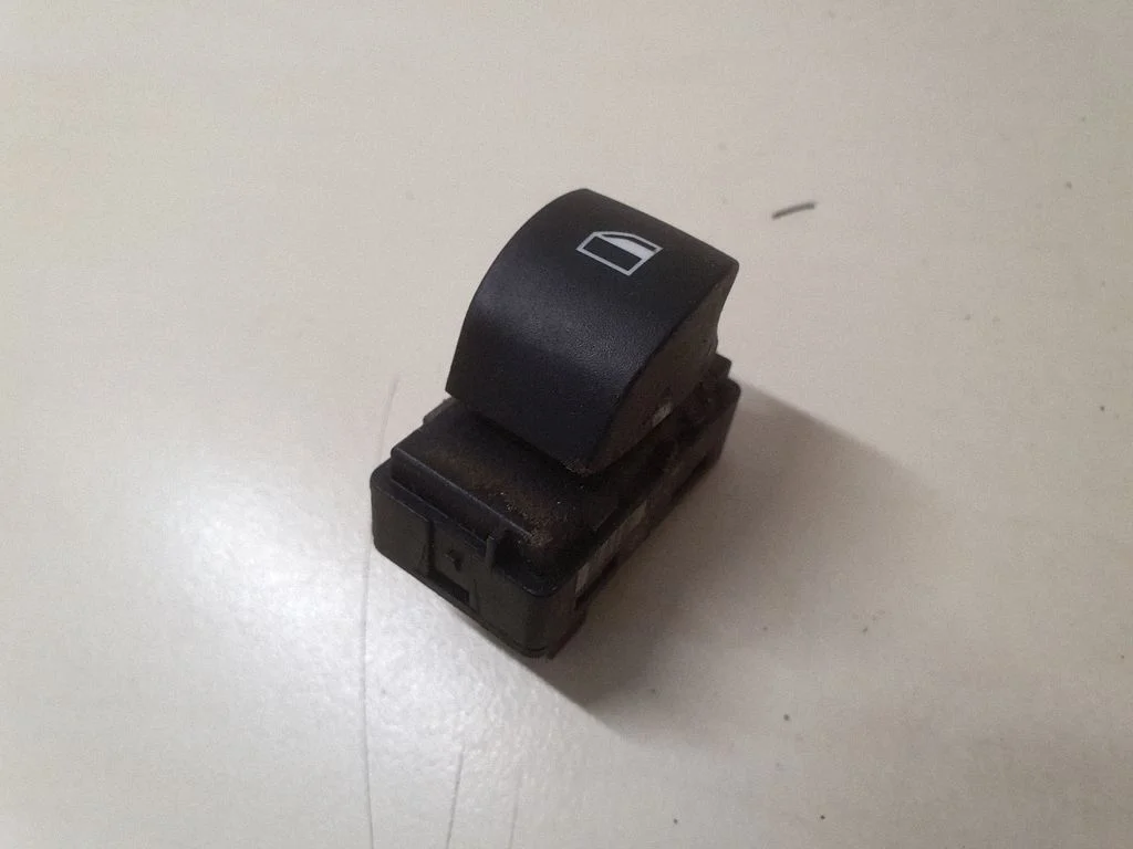 Elektrinių langų jungtukas