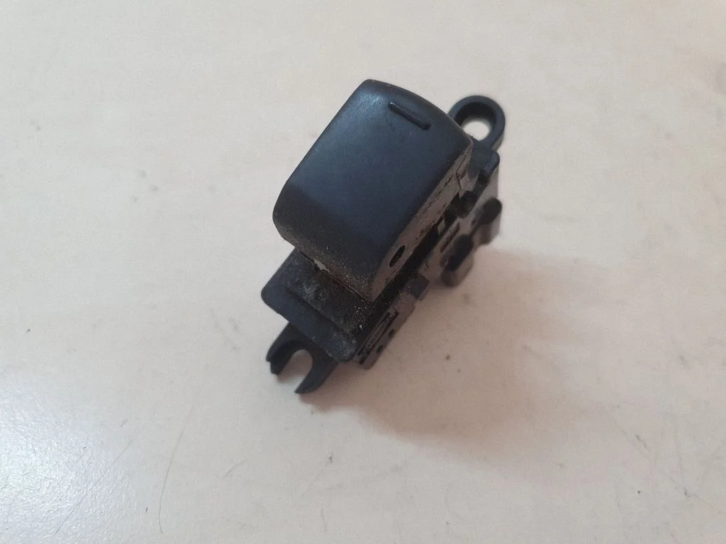 Electric window control switch – Nissan Qashqai+2 (2008-2010)
