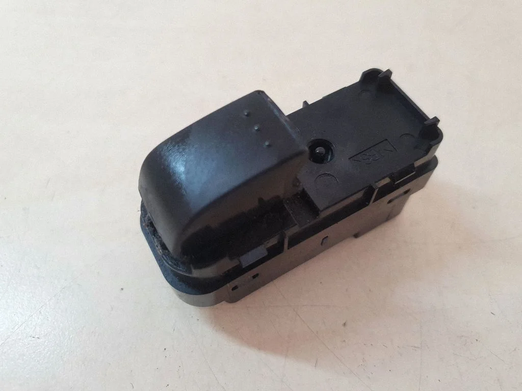 Electric window control switch – Mazda 5 (2005-2010)
