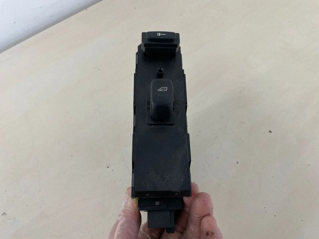 Przełącznik szyb elektrycznych 30732817