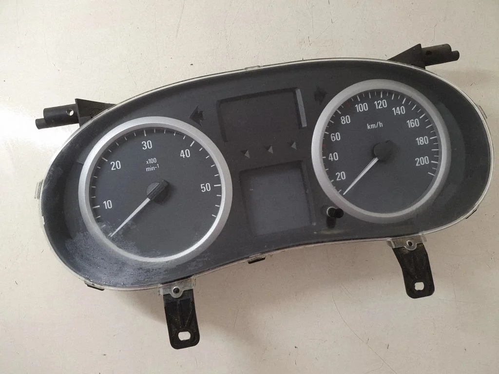 Speedometer (instrument cluster) – Opel Vivaro (2001-2014)