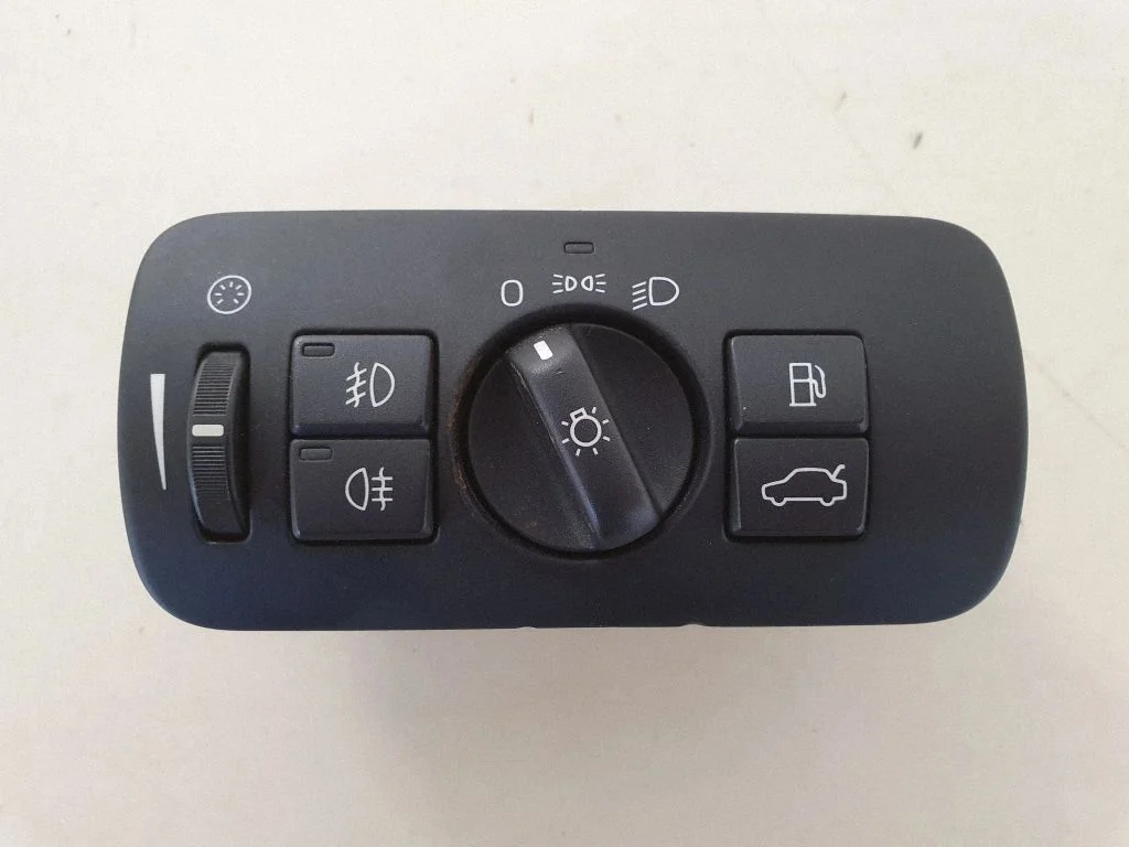 Light switch 30739414
