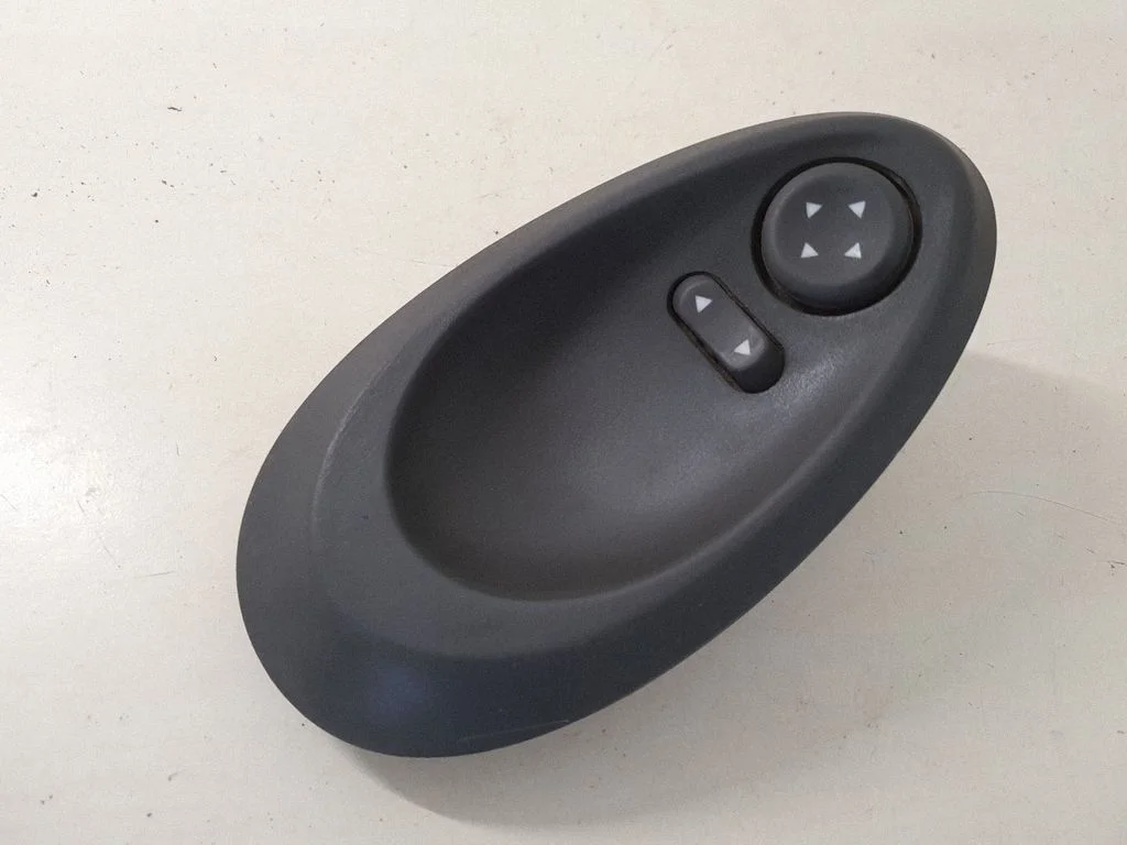 Wing mirror switch
