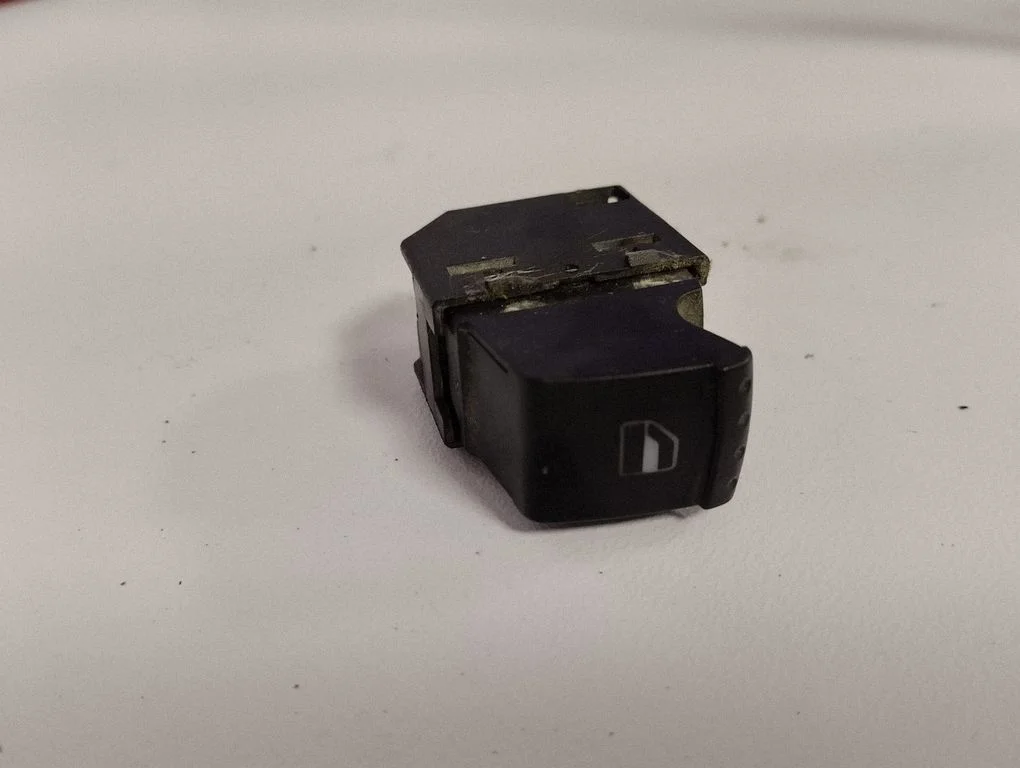 Elektrinių langų jungtukas