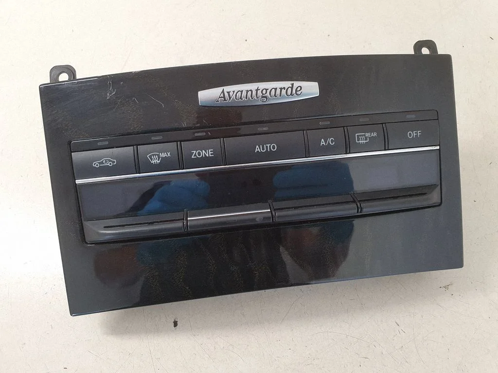 Kliimaseadme/kütte juhtplokk (salongis) – Mercedes-Benz E-klass W212 (2009-2016)